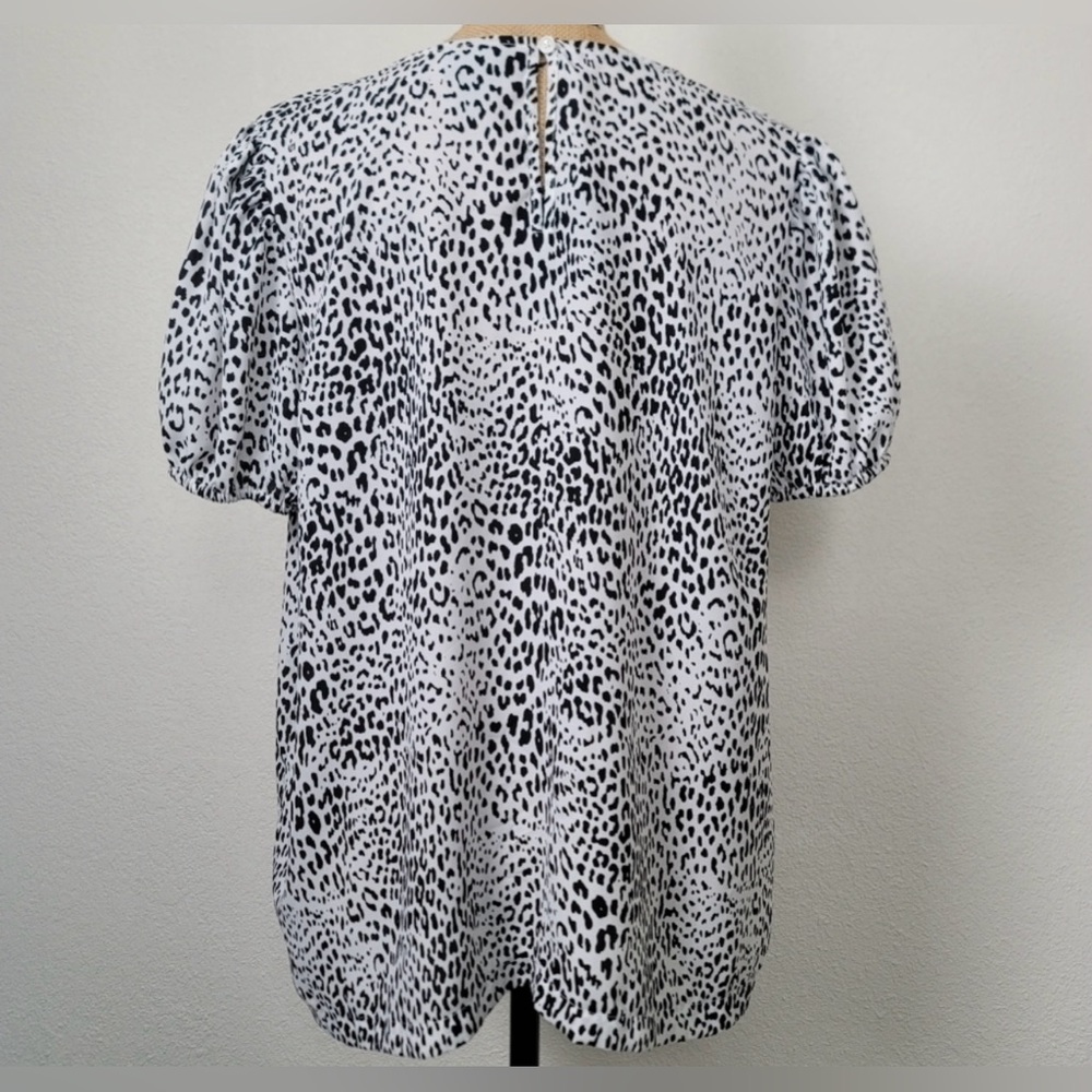 Worthington black and white leopard blouse 🖤 - Picture 7 of 9